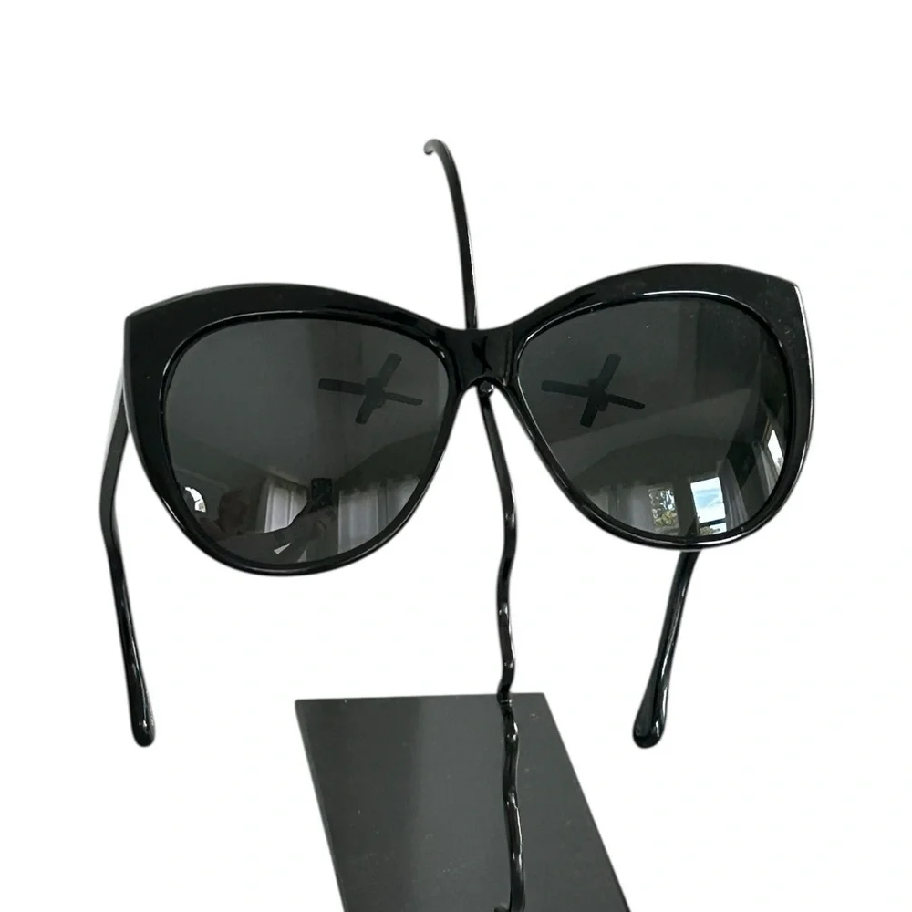 Crescent‎ Black Sunglasses Elegant Design